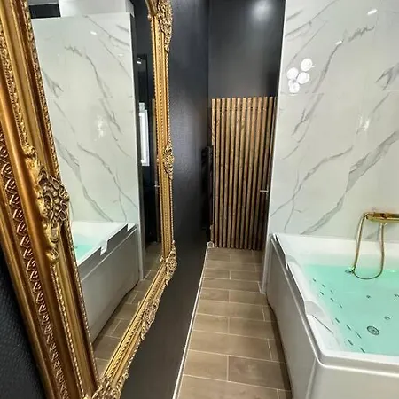 Le Cocon Des Arenes : Jacuzzi Appartamento *