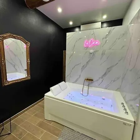 Le Cocon Des Arenes : Jacuzzi Appartamento *