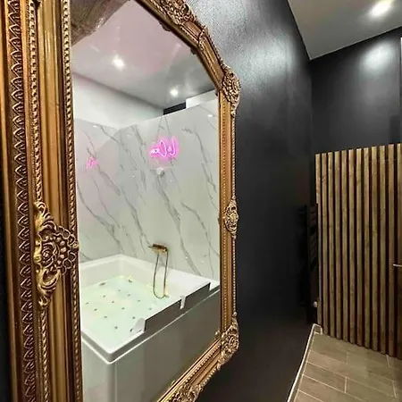 Le Cocon Des Arenes : Jacuzzi