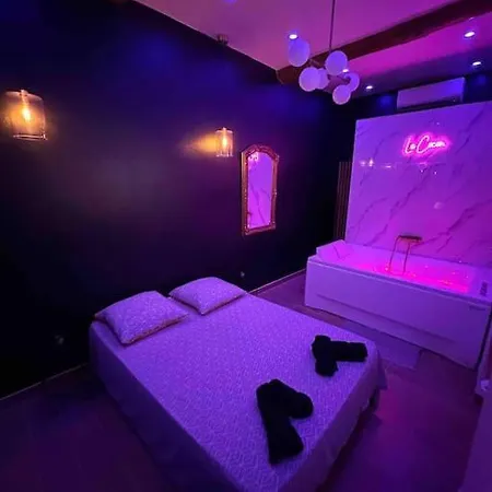 Le Cocon Des Arenes : Jacuzzi Appartamento